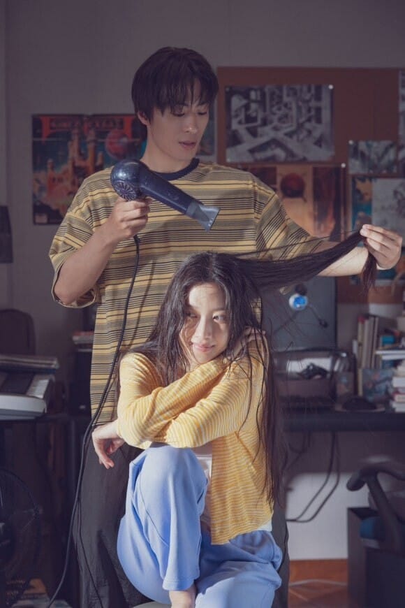 구교환X문가영 멜로 감성, 영화 ‘만약에 우리’ 지금 상영 중! 원작 비교부터 감독 필모까지 한눈에